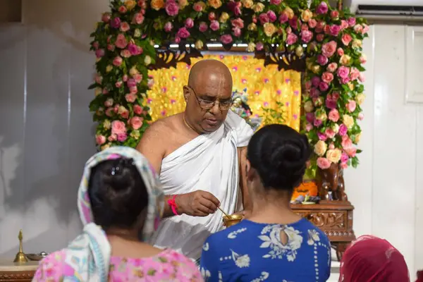 stock image GURUGRAM INDIA AUGUST 26 2024 Devotees offer prayers of Lord Krishna during the Krishna Janmashtami festival at ISKCON temple in Sector 45 near Delhi Public School on August 26 2024 in Gurugram India Photo by Parveen Kumar Hindustan Times 