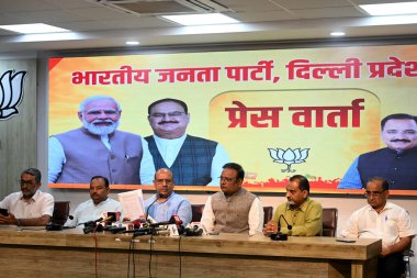 NEW DELHI INDIA AUGust 28 AUGust 28 2024 Delhi LOP Vijender Gupta ve tüm BJP Delhi MLA basın toplantısı BJP Delhi Jal Board karşı 28 Ağustos 2024 tarihinde Yeni Delhi Hindistan Fotoğraf: Salman Ali Hindustan Times 