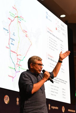 NEW DELHI INDIA 28 AĞUSTOS 2024 Enformasyon ve Yayın Bakanı Ashwini Vaishnaw ve Devlet Bilgi ve Yayın Bakanı Dr. L Murugan, Ulusal Medya Merkezi 'ndeki kabine toplantısı sonrasında basın toplantısında bir konuşma yaptı. 