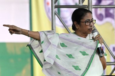 KOLKATA INDA 28 AUGust 28 AUGust 2024 Batı Bengal Başkanı ve Tüm Hindistan Trinamool Kongre Başkanı AITC başkanı Mamata Banerjee TMCP öğrencilerinin Mayo Yolu 'nda 28 Ağustos 2024 tarihinde Kolkata Hindistan' da TMC öğrenci kanadı etkinliği için konuşma yaptı.