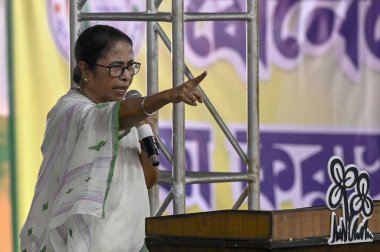 KOLKATA INDA 28 AUGust 28 AUGust 2024 Batı Bengal Başkanı ve Tüm Hindistan Trinamool Kongre Başkanı AITC başkanı Mamata Banerjee TMCP öğrencilerinin Mayo Yolu 'nda 28 Ağustos 2024 tarihinde Kolkata Hindistan' da TMC öğrenci kanadı etkinliği için konuşma yaptı.