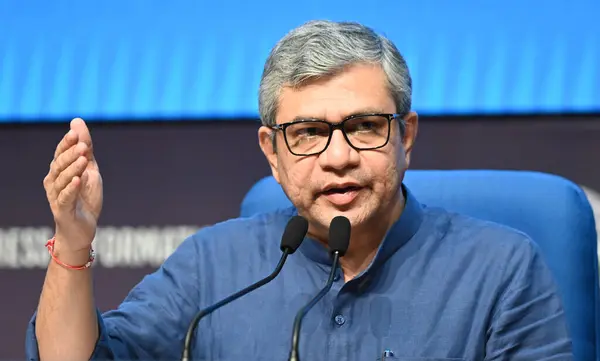 stock image NEW DELHI INDIA AUGUST 28 2024 Union Minister of Information and Broadcasting Ashwini Vaishnaw with along with Minister of State for Information and Broadcasting Dr L Murugan addressing a press briefing after cabinet meeting at National Media Centre 