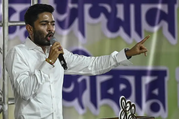 stock image KOLKATA INDA AUGUST 28 2024 All India Trinamool Congress AITC General Secretary and MP Abhishek Banerjee speaking in a student rally on the foundation day of TMCP students wing of TMC at Mayo road on August 28 2024 in Kolkata India Photo by Samir Jan