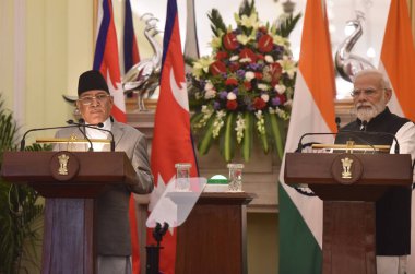 NEW DELHI INDIA HAZİRAN 12023 Başbakan Narendra Modi ve Nepal Başbakanı Pushpa Kamal Dahal Prachanda, Perşembe günü Yeni Delhi Hindistan ve Nepal 'de düzenlenen 1 Haziran 2023 tarihli Hyderabad House toplantısında yaptıkları ortak basın açıklaması sonrasında, 
