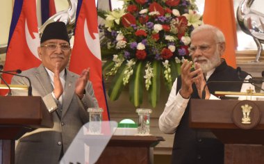 NEW DELHI INDIA HAZİRAN 12023 Başbakan Narendra Modi ve Nepal Başbakanı Pushpa Kamal Dahal Prachanda, 1 Haziran 2023 tarihinde Yeni Delhi Hindistan 'daki Hyderabad House' da yaptıkları toplantı sonrasında yaptıkları ortak basın açıklamasında projelerini başlattılar.