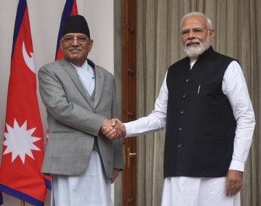 NEW DELHI INDIA HAZİRAN 12023 Başbakan Narendra Modi ve Başbakan Pushpa Kamal Dahal Prachanda, 12023 yılında Yeni Delhi Hindistan ve Nepal 'deki Hyderabad House' daki toplantıları öncesinde Perşembe günü rampayı açma girişimlerini açıkladı. 