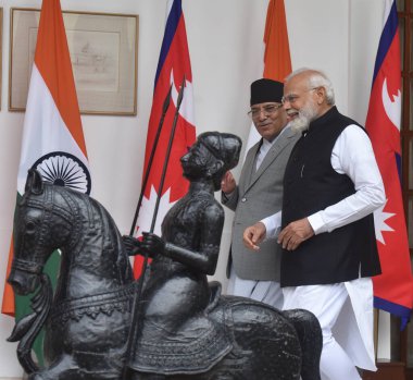 NEW DELHI INDIA HAZİRAN 12023 Başbakan Narendra Modi ve Başbakan Pushpa Kamal Dahal Prachanda, 12023 yılında Yeni Delhi Hindistan ve Nepal 'deki Hyderabad House' daki toplantıları öncesinde Perşembe günü rampayı açma girişimlerini açıkladı. 