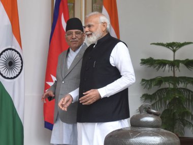 NEW DELHI INDIA HAZİRAN 12023 Başbakan Narendra Modi ve Başbakan Pushpa Kamal Dahal Prachanda, 12023 yılında Yeni Delhi Hindistan ve Nepal 'deki Hyderabad House' daki toplantıları öncesinde Perşembe günü rampayı açma girişimlerini açıkladı. 