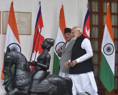 NEW DELHI INDIA HAZİRAN 12023 Başbakan Narendra Modi ve Başbakan Pushpa Kamal Dahal Prachanda, 12023 yılında Yeni Delhi Hindistan ve Nepal 'deki Hyderabad House' daki toplantıları öncesinde Perşembe günü rampayı açma girişimlerini açıkladı. 