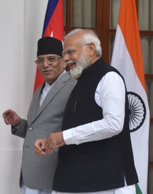 NEW DELHI INDIA HAZİRAN 12023 Başbakan Narendra Modi ve Başbakan Pushpa Kamal Dahal Prachanda, 12023 yılında Yeni Delhi Hindistan ve Nepal 'deki Hyderabad House' daki toplantıları öncesinde Perşembe günü rampayı açma girişimlerini açıkladı. 