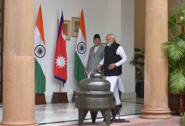 NEW DELHI INDIA HAZİRAN 12023 Başbakan Narendra Modi ve Başbakan Pushpa Kamal Dahal Prachanda, 12023 yılında Yeni Delhi Hindistan ve Nepal 'deki Hyderabad House' daki toplantıları öncesinde Perşembe günü rampayı açma girişimlerini açıkladı. 