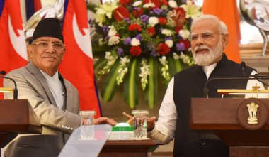 NEW DELHI INDIA HAZİRAN 12023 Başbakan Narendra Modi ve Nepal Başbakanı Pushpa Kamal Dahal Prachanda, MAPL Faz 2 'nin temel taşını 12023 yılında Hindistan ve Nepal Yeni Delhi' deki Hyderabad Evi 'nde birlikte başlattılar.