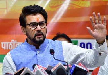 MUMBAI INDIA HAZİRAN 12023 Birlik Gençlik ve Spor Bakanı Anurag Thakur, 1 Haziran 2023 tarihinde BJP Ofisi Nariman Point 'te düzenlediği basın toplantısında Bhushan Koyande Hindusta tarafından çekilmiştir.