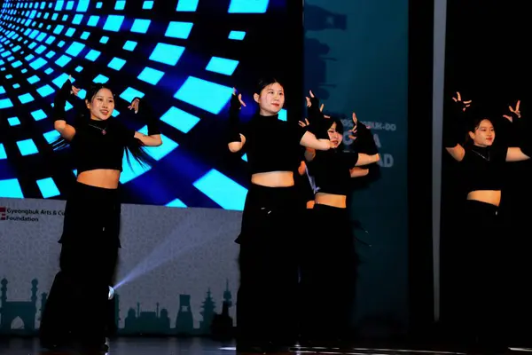 stock image NEW DELHI INDIA MAY 23 2023 Indian K Pop group Girl Crush danced to a medley of popular K Pop numbers during the Indo Korean culture and camaraderie at Kamani Auditorium Mandi House on May 23 2023 in New Delhi India Dressed in colorful attires Korean