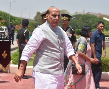 NEW DELHI INDIA 6 Haziran 2023 Hindistan Savunma Bakanı Rajnath Singh, denetleme Tri Onur Koruması sırasında Almanya Federal Savunma Bakanı Boris Pistorius için geldi ve 6 Haziran 2023 tarihinde Yeni Delhi 'deki Manekshaw Merkezi' nde bir toplantı yaptı.