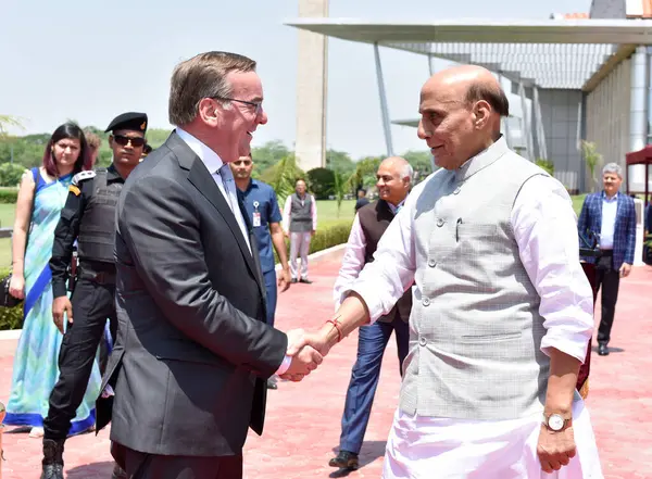 stock image NEW DELHI INDIA JUNE 6 2023 Union Defence Minister of India Rajnath Singh hand shake with German Federal Minister of Defence Boris Pistorius during the his inspect Tri Service Guard of Honour and a meeting at Manekshaw Centre on June 6 2023 in New De