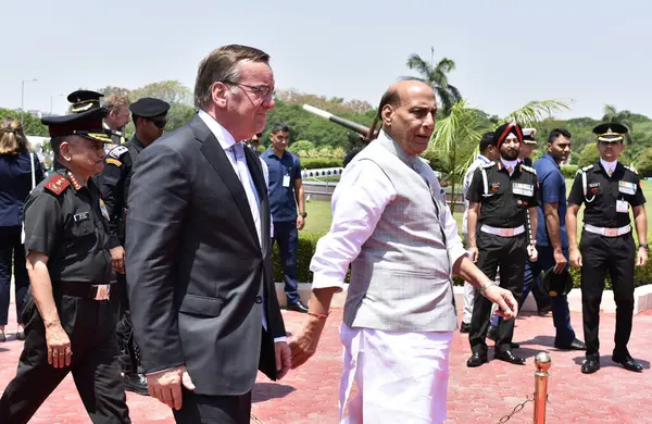 stock image NEW DELHI INDIA JUNE 6 2023 Union Defence Minister of India Rajnath Singh hand shake with German Federal Minister of Defence Boris Pistorius during the his inspect Tri Service Guard of Honour and a meeting at Manekshaw Centre on June 6 2023 in New De