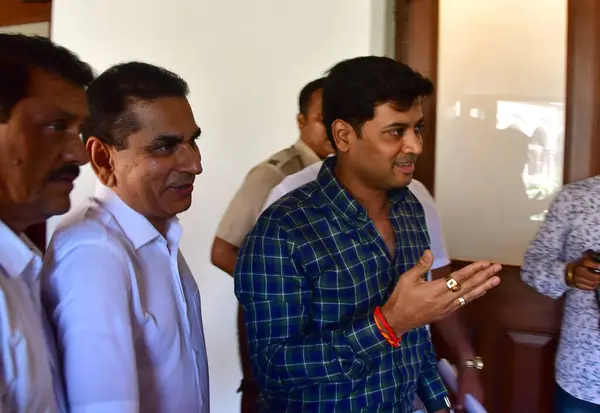 stock image MUMBAI INDIA JUNE 6 2023 Shivsena MP Shrikant Shinde along with MLA Prakash Surve and party leaders meets Brihanmumbai Municipal Corporation BMC Commissioner and Administrator Iqbal Singh Chahal at BMC Headquarters CSMT in Mumbai India on Tuesday Jun