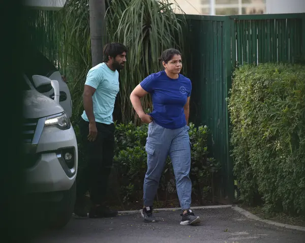 stock image NEW DELHI INDIA JUNE 7 2023 Wrestlers Bajrang Punia Sakshi Malik and others arrive at the residence of Union Minister for Youth Affairs and Sports Anurag Thakur for a meeting on June 7 2023 in New Delhi India On assurance by minister on probe and cha