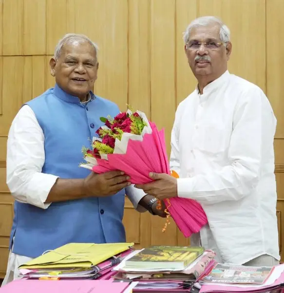 stock image PATNA INDIA JUNE 8 2023 HAM party founder Jitanram Manjhi meeting with Bihar Governor Rajendra Vishwanath Arlekar at Raj Bhawan on June 8 2023 in Patna India Photo by Santosh Kumar Hindustan Times 