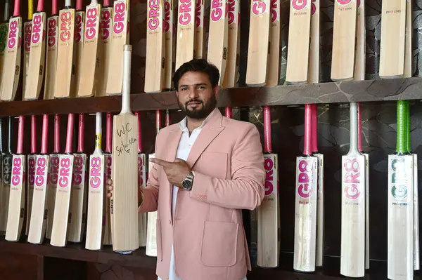 stock image SRINAGAR INDIA JUNE 12 2023 Fawzul Kabir the owner of a GR8 cricket bat manufacturing unit displays a bat on June 12 2023 in Srinagar India GR8 bat manufacturers have received an order for bats to be used during the 2023 One Day International ODI Wor