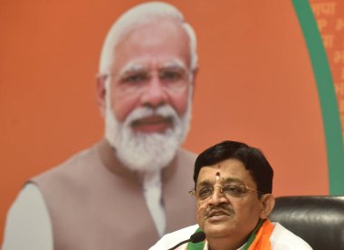 NEW DELHI INDIA 9 Haziran 2023 Eski AIADMK milletvekili Dr. Vasudevan Maitreyan, ulusal genel sekreterler Arun Singh ve C T Ravi ve BJP lideri ve milletvekili Rajya Sabha Syed Zafar Islam 'ın da bulunduğu Haziran ayında parti genel merkezinde BJP' ye katıldı.
