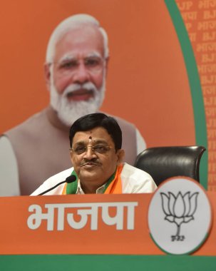 NEW DELHI INDIA 9 Haziran 2023 Eski AIADMK milletvekili Dr. Vasudevan Maitreyan, ulusal genel sekreterler Arun Singh ve C T Ravi ve BJP lideri ve milletvekili Rajya Sabha Syed Zafar Islam 'ın da bulunduğu Haziran ayında parti genel merkezinde BJP' ye katıldı.