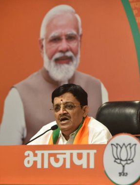 NEW DELHI INDIA 9 Haziran 2023 Eski AIADMK milletvekili Dr. Vasudevan Maitreyan, ulusal genel sekreterler Arun Singh ve C T Ravi ve BJP lideri ve milletvekili Rajya Sabha Syed Zafar Islam 'ın da bulunduğu Haziran ayında parti genel merkezinde BJP' ye katıldı.