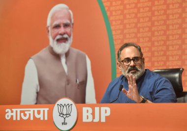 NEW DELHI INDIA 9 Haziran 2023 Hindistan Kalkınma ve Girişimcilikten Sorumlu Devlet Bakanı Rajeev Chandrasekhar 9 Haziran 2023 tarihinde Yeni Delhi Hindistan 'da parti genel merkezinde bakanlıklarıyla ilgili bir basın toplantısı düzenledi.