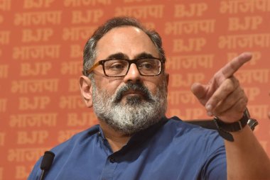 NEW DELHI INDIA 9 Haziran 2023 Hindistan Kalkınma ve Girişimcilikten Sorumlu Devlet Bakanı Rajeev Chandrasekhar 9 Haziran 2023 tarihinde Yeni Delhi Hindistan 'da parti genel merkezinde bakanlıklarıyla ilgili bir basın toplantısı düzenledi.