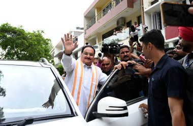 CHANDIGARH INDIA 15 Haziran 2023 BJP Ulusal Başkanı JP Nadda, Sampark Se Samarthan kampanyası kapsamında 15 Haziran 2023 tarihinde Chandigarh Inida Nadda, BJP hükümetinin geçmişte gerçekleştirdiği başarı ve girişimler kitapçığını paylaştı.