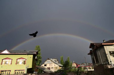 SRINAGAR INDIA 15 HAZİRAN 2023 İkili Gökkuşağı 15 Haziran 2023 tarihinde Srinagar Inida Fotoğraf: Waseem Andrabi Hindustan Times 