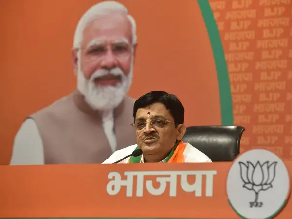 stock image NEW DELHI INDIA JUNE 9 2023 Former AIADMK MP Dr Vasudevan Maitreyan address media as he joins BJP in the presence of national general secretaries Arun Singh and C T Ravi and BJP Leader and MP Rajya Sabha Syed Zafar Islam at party headquarters on June