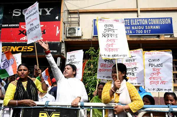 stock image KOLKATA INDIA JUNE 15 2023 Congress party members protest against violence on Congress candidates and were forcefully stopped from filling nomination allegedly by Trinamool Congress TMC on last day of nomination filling in Bengal Panchayet Election i