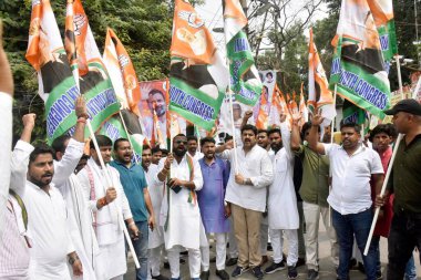PATNA INDIA 23 Haziran 2023 Kongre aktivistleri 23 Haziran 2023 'te Sadaquat Ashram' da Rahul Gandhi 'yi karşıladı. 23 Haziran 2023' de Patna Hindistan 'da muhalefet partilerinin üst düzey liderleri, bir BJP önderliği kurulması için bir yol haritasını tebeşirlemek üzere Cuma günü Patna' da bir araya geldiler.