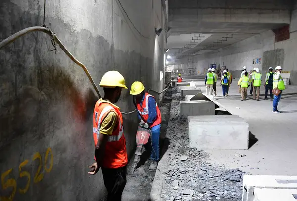 stock image MUMBAI INDIA JUNE 16 2023 BMC organized an under construction Mumbai coastal road site visit for Journalists from Worli to Priyadarshini Park on June 16 2023 in Mumbai India The Mumbai civic body completed the excavation of a second underground tunne