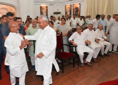 PATNA INDIA 16 Haziran 2023 Bihar Genel Sekreteri Nitish Kumar ve yeni Bihar Bakanı Ratnesh Sada, 16 Haziran 2023 tarihinde Patna Hindistan 'da düzenlenen yemin töreninden sonra Santosh Kumar Hindustan Times tarafından çekilmiştir. 