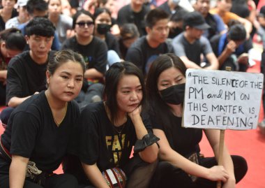 YENİ DELHI INDIA 24 Haziran 2023 Kuki kabilesi üyeleri ve destekçileri, 24 Haziran 2023 tarihinde Yeni Delhi Hindistan 'da Jantar Mantar eyaletindeki sözde etnik temizliğe karşı düzenlenen kabile dayanışmasına katıldılar.