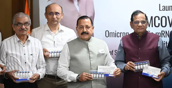 stock image NEW DELHI INDIA JUNE 24 2023 Union Minister of State Independent Charge Science and Technology; MoS PMO Personnel Public Grievances Pensions Atomic Energy and Space Dr Jitendra Singh and CSIR members launching the GEMCOVAC OM Omicron specific mRNA ba