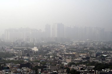 NOIDA İNDİYA 18 Haziran 2023 Hava kirliliği seviyelerinin yükseldiği 18 Haziran 2023 'te Hindistan' da Sunil Ghosh Hindustan Times tarafından çekilen görüntü. 