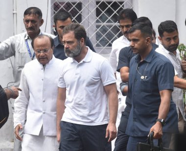 NEW DELHI INDIA HAZİRAN 28 HAZİRAN 2023 Kongre Başkanı Rahul Gandhi, 28 Haziran 2023 tarihinde Yeni Delhi Hindistan 'da yapılacak bir seçim toplantısı sonrasında ayrıldı. 