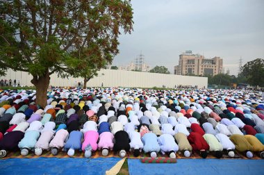 GURUGRAM INDIA 29 Haziran 2023 Kurban Bayramı 29 Haziran 2023 'te Hindistan' daki Gurugram Vadisi Parkı 'nın 29. Bölgesinde, Bakra Bakrid al Adha Kurban Bayramı olarak da bilinen Bayarami İslamdır.