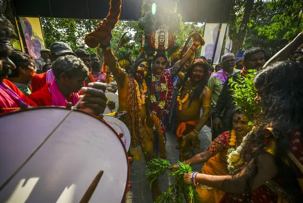 stock image NEW DELHI INDIA JUNE 20 2023 People of Telangana celebrating and dancing during the Lal Darwaza Bonalu celebrations at Telangana Bhawan on June 20 2023 in New Delhi India Bonalu is celebrated usually during Ashada Masam which falls in July August Spe