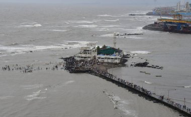 MUMBAI INDIA JUNE 30 2023 A large crowd of Muslim worshipers thronging the pathway leading to iconic Haji Ali Dargah on the second day of Bakri Eid at Mahalaxmi on June 30 2023 in Mumbai India Photo by Bhushan Koyande Hindustan Times  clipart