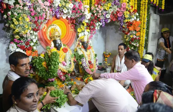 stock image MUMBAI INDIA JUNE 29 2023 Pilgrims participate in the Dindi procession on the occasion of Ashadhi Ekadashi at Vitthal Mandir at Wadala on June 29 2023 in Mumbai India Photo by Bhushan Koyande Hindustan Times 