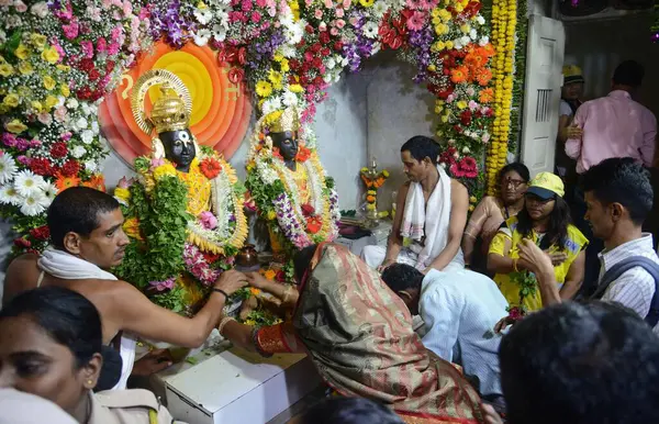 stock image MUMBAI INDIA JUNE 29 2023 Pilgrims participate in the Dindi procession on the occasion of Ashadhi Ekadashi at Vitthal Mandir at Wadala on June 29 2023 in Mumbai India Photo by Bhushan Koyande Hindustan Times 