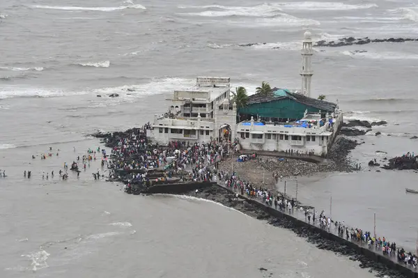 stock image MUMBAI INDIA JUNE 30 2023 A large crowd of Muslim worshipers thronging the pathway leading to iconic Haji Ali Dargah on the second day of Bakri Eid at Mahalaxmi on June 30 2023 in Mumbai India Photo by Bhushan Koyande Hindustan Times 