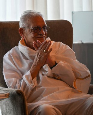 MUMBAI INDIA AUGUST 31 2024 Indian Urdu poet lyricist author and screenwriter Gulzar at the Dhoop Aane Do book launch at One World Center in Parel on August 31 2024 in Mumbai India Photo by Raju Shinde Hindustan Times clipart