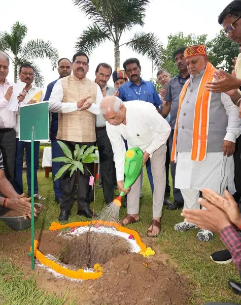 stock image PATNA INDIA AUGUST 31 2024 Bihar Governor Rajendra Vishwanath Arlekar planting tree at the campus of Bihar Pashu Vigyan Vishwavidyalaya on August 31 2024 in Patna India Photo by Santosh Kumar Hindustan Times 