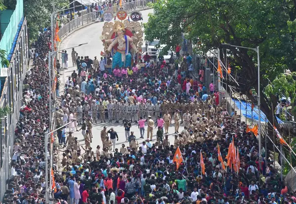 stock image MUMBAI INDIA AUGUST 31 2024 Thousands of Devotees crowds gathered at Chinchpokli Lalbaug for the arrival of the Chintaamani Ganesh idol towards the pandal for the upcoming Ganesh Festival on August 31 2024 in Mumbai India Photo by Bhushan Koyande Hin